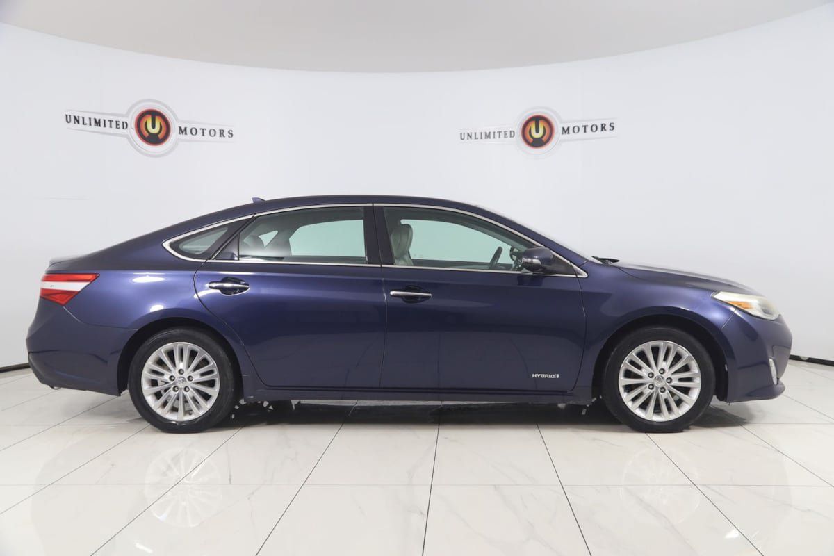 Used 2014 Toyota Avalon Limited w/ Technology Package FWD image 2