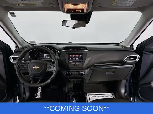 Used 2022 Chevrolet TrailBlazer LT w/ Driver Confidence Package image 9