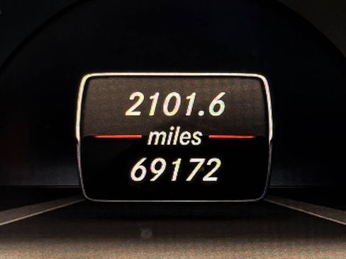 Used 2013 Mercedes-Benz E 350 Sedan image 26