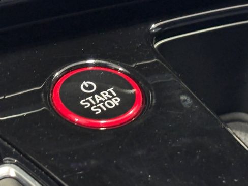 Used 2022 Audi e-tron GT Premium Plus image 34