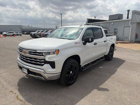 Used 2023 Chevrolet Silverado 1500 LTZ AWD/4WD image 2
