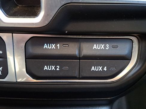 Used 2025 Jeep Wrangler Unlimited Rubicon image 25