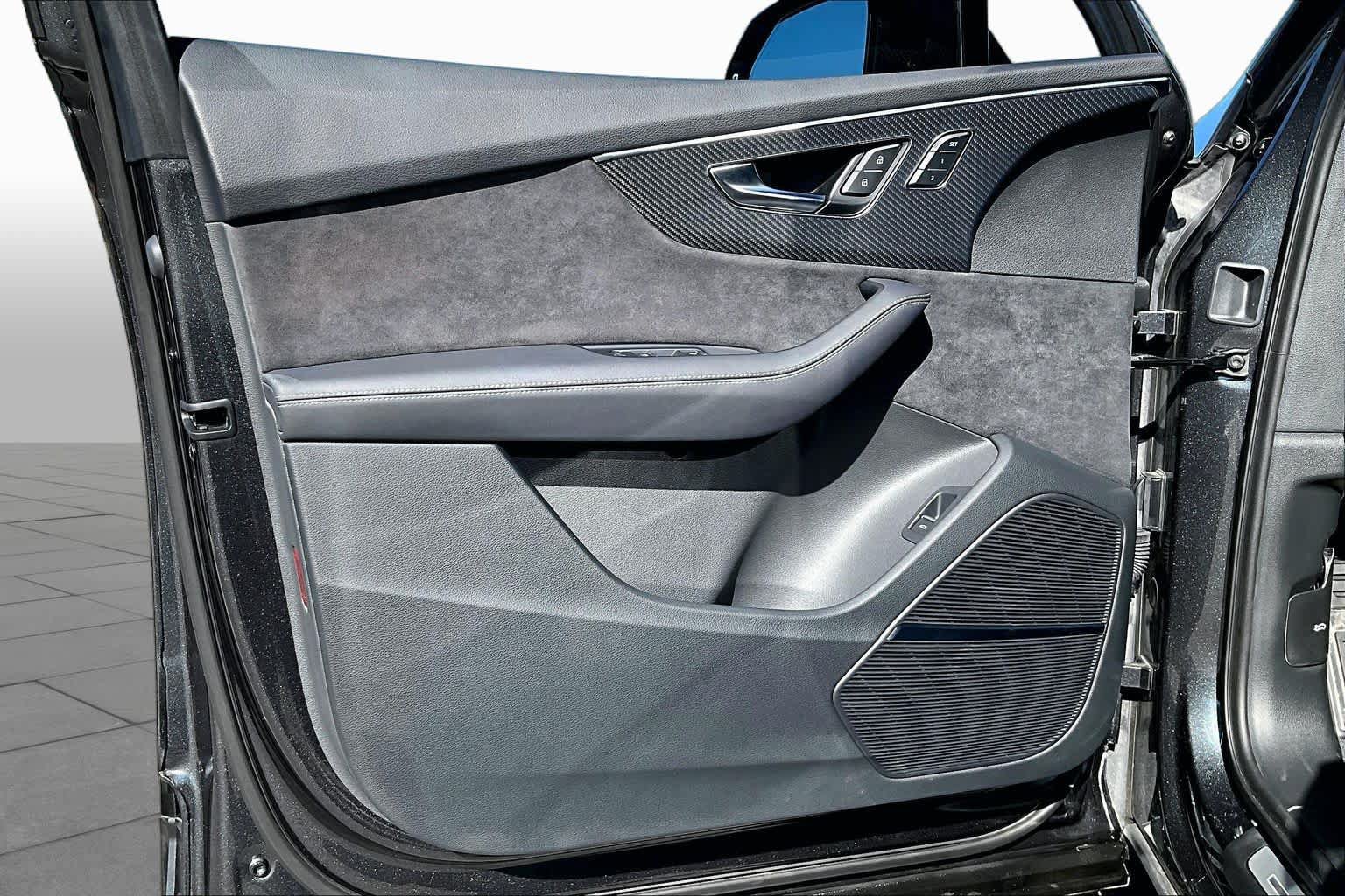 Used 2025 Audi SQ7 Prestige AWD/4WD image 23