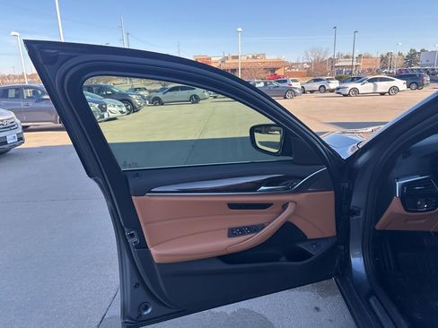 Used 2022 BMW 540i xDrive image 9