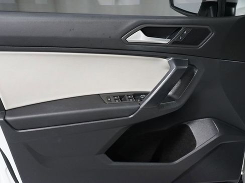 Used 2021 Volkswagen Tiguan SE image 28