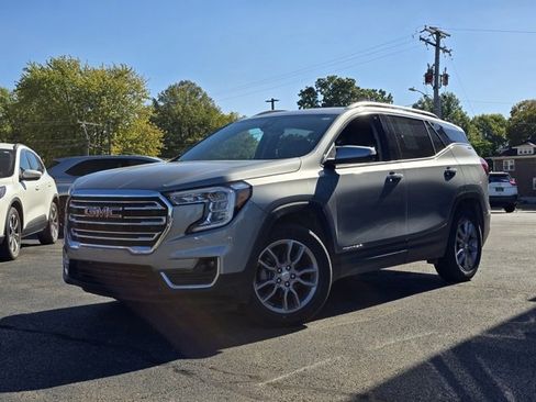 Used 2024 GMC Terrain SLT image 3