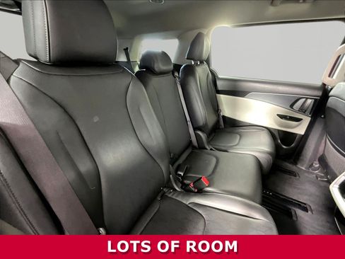 Used 2024 Kia Carnival LX FWD image 23