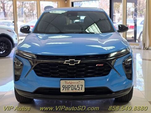 Used 2024 Chevrolet Trax RS w/ Sunroof Package FWD image 8