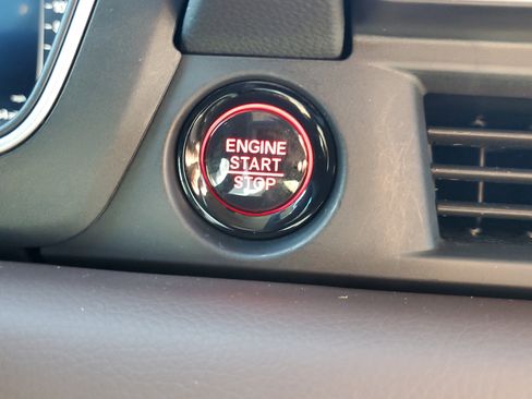 Used 2025 Honda Pilot Elite image 35