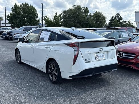 Used 2017 Toyota Prius Three Touring FWD image 5