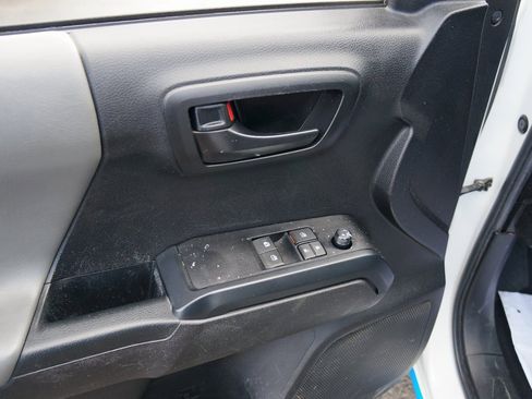 Used 2022 Toyota Tacoma SR image 13