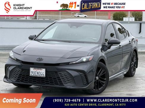 Used 2025 Toyota Camry SE w/ Convenience Package FWD image 1
