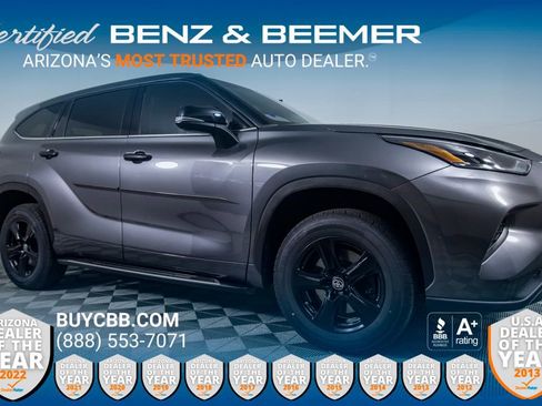 Used 2022 Toyota Highlander L FWD image 1