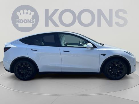 Used 2021 Tesla Model Y Long Range AWD/4WD image 8