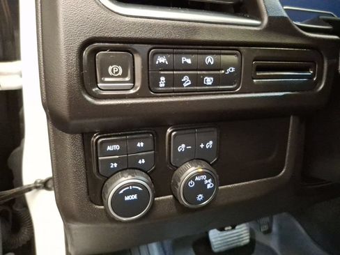 Used 2022 Chevrolet Tahoe Z71 w/ Luxury Package AWD/4WD image 17