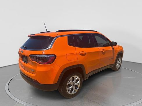 Used 2026 Jeep Compass Latitude AWD/4WD image 4