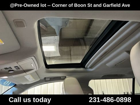 Used 2016 GMC Yukon XL Denali w/ Open Road Package AWD/4WD image 13