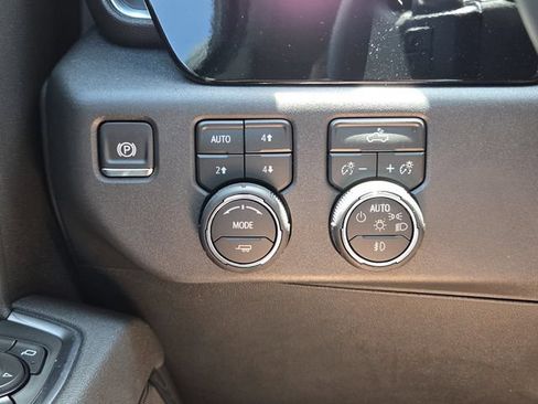 Used 2026 Chevrolet Silverado 1500 LT Trail Boss w/ Convenience Package II AWD/4WD image 30