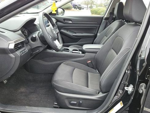 Used 2024 Nissan Altima 2.5 SV image 3