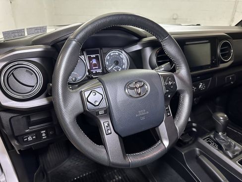 Used 2019 Toyota Tacoma TRD Off-Road image 23