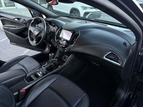 Used 2018 Chevrolet Cruze Premier image 30