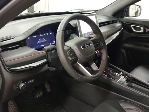 Used 2024 Jeep Compass Trailhawk w/ Trailhawk Elite Group image 17