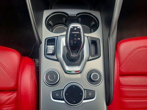 Used 2023 Alfa Romeo Giulia Veloce RWD image 31