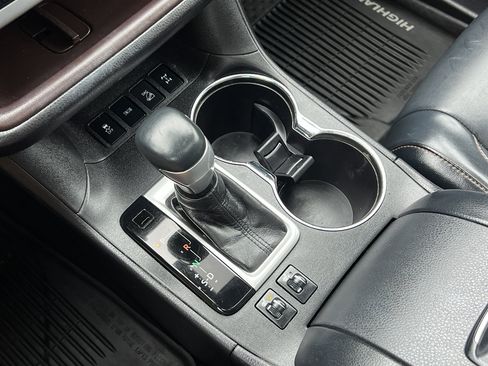 Used 2018 Toyota Highlander XLE image 21
