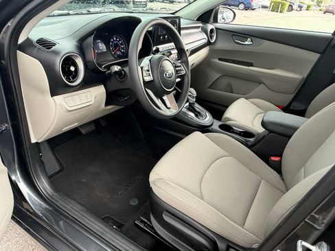 Used 2019 Kia Forte LXS FWD image 11