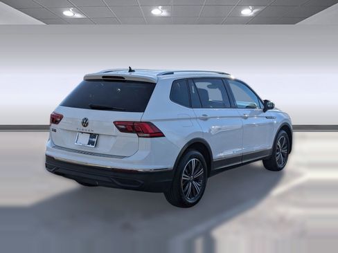 Used 2024 Volkswagen Tiguan SE image 9