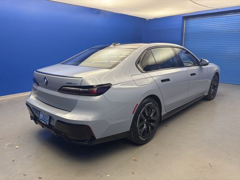 Used 2023 BMW i7 xDrive60 image 7