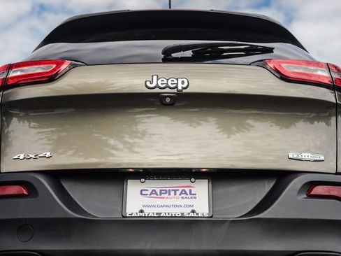 Used 2015 Jeep Cherokee Latitude w/ Comfort/Convenience Group AWD/4WD image 23