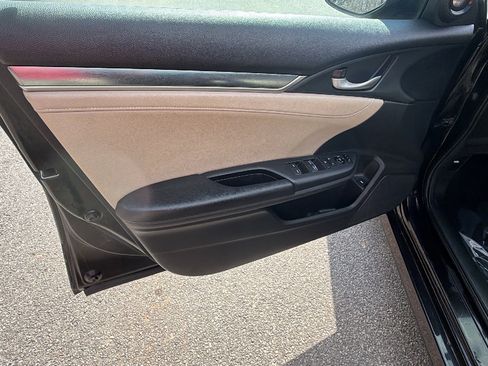 Used 2016 Honda Civic Touring image 14