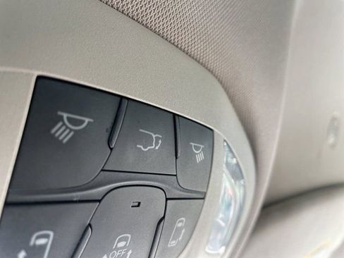 Used 2023 Chrysler Pacifica Touring-L image 19