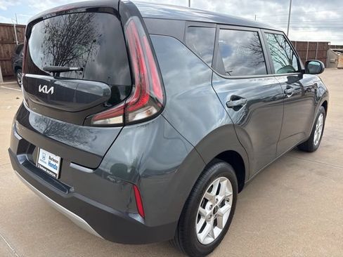 Used 2025 Kia Soul LX w/ LX Technology Package FWD image 3