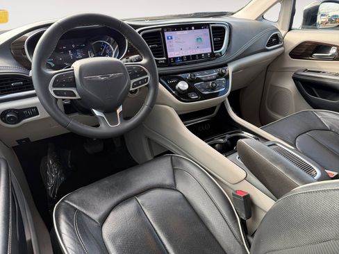 Used 2023 Chrysler Pacifica Limited image 15