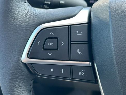 Used 2025 Toyota Sienna XLE image 42