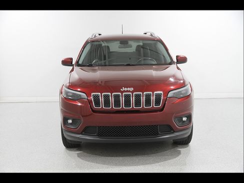 Used 2019 Jeep Cherokee Latitude Plus w/ Cold Weather Group AWD/4WD image 2