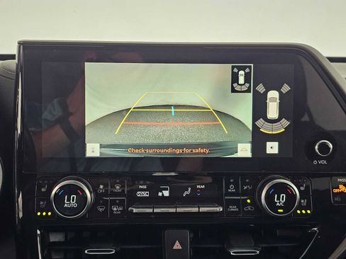 Used 2023 Toyota Highlander Limited FWD image 40