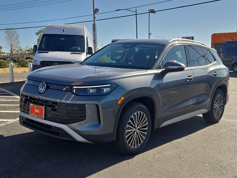 Certified 2025 Volkswagen Tiguan S FWD image 6