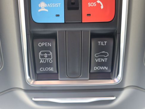 Used 2025 Jeep Grand Cherokee Altitude AWD/4WD image 25