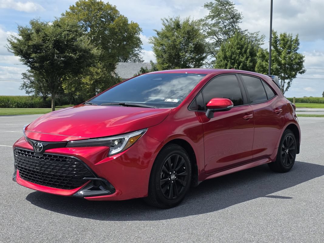 Used 2025 Toyota Corolla SE w/ SE Package FWD image 5