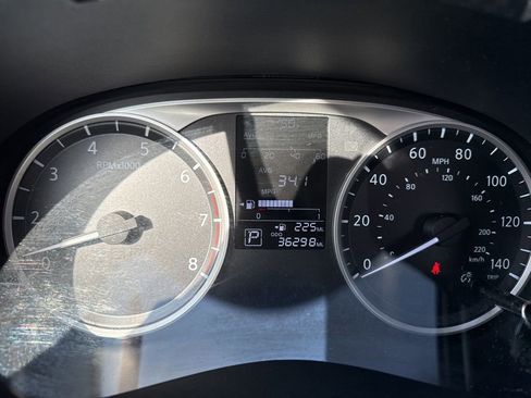 Used 2023 Nissan Versa S w/ Trunk Package image 18