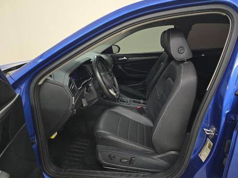 Used 2023 Volkswagen Jetta SE w/ Panoramic Sunroof Package FWD image 8