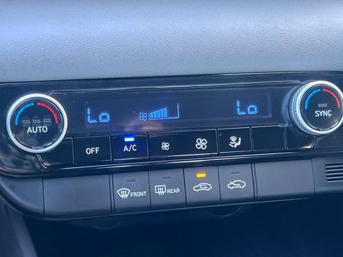 Used 2025 Hyundai Elantra Sport FWD image 21