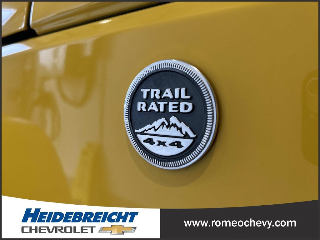 Used 2015 Jeep Wrangler Sahara w/ Connectivity Group AWD/4WD image 40