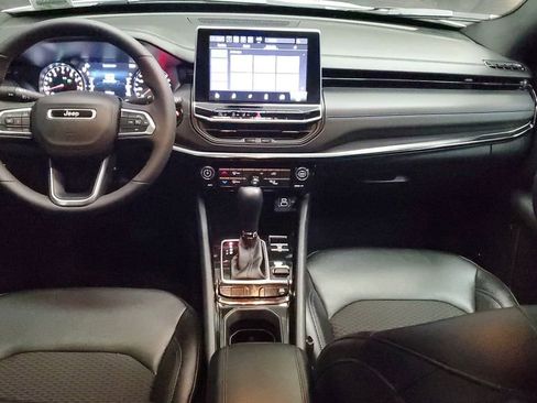 Used 2026 Jeep Compass Latitude image 10