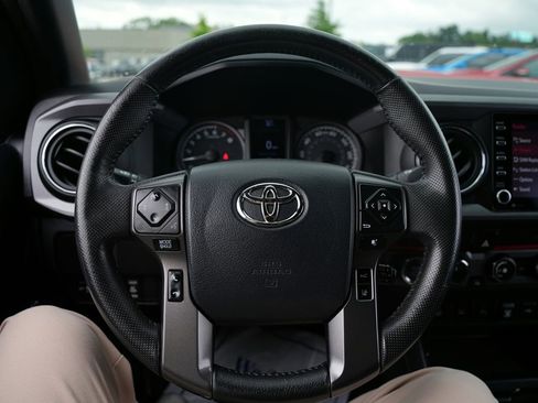 Used 2020 Toyota Tacoma TRD Sport w/ Technology Package AWD/4WD image 11