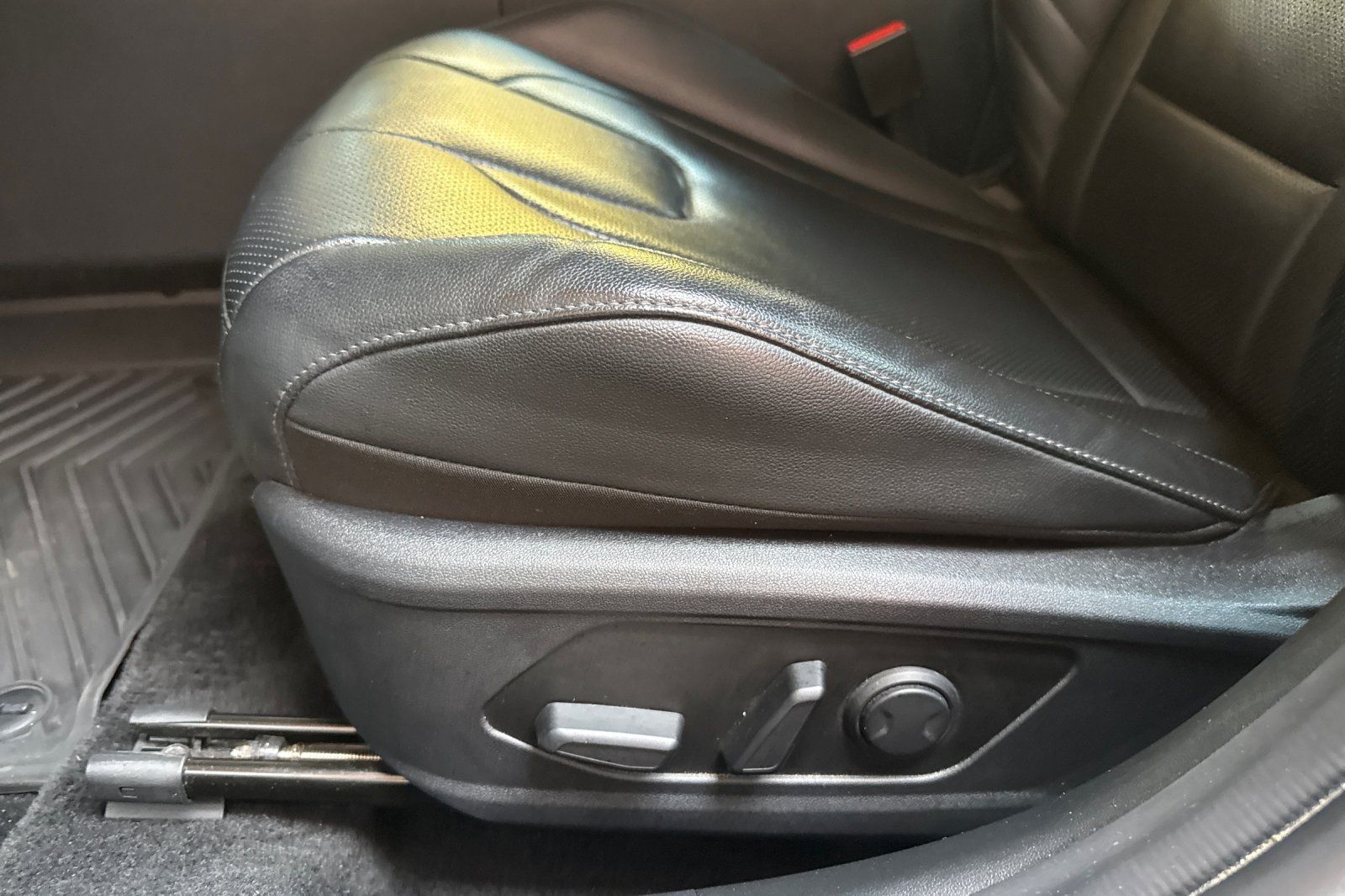 Used 2024 Hyundai Elantra Limited FWD image 15