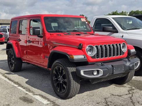 Certified 2025 Jeep Wrangler Unlimited Sahara w/ Safety Group AWD/4WD image 1